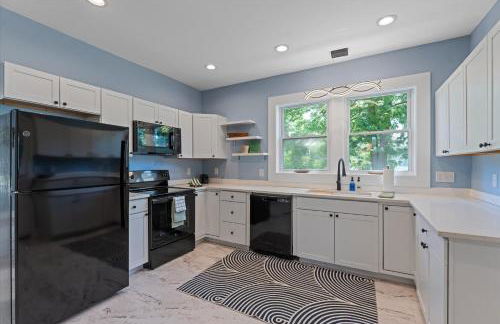 5bd Movie Theater - 7mins to UND - Backyard BBQ - Foto 11