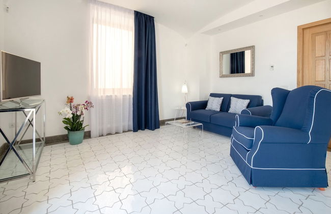 Luxury Villa with Penthouse, Pools and Sea View - Photo 57