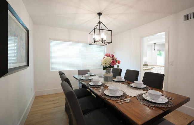 Coming Mid-April 2023! Beautifully upgraded two-story home with backyard oasis - Foto 19