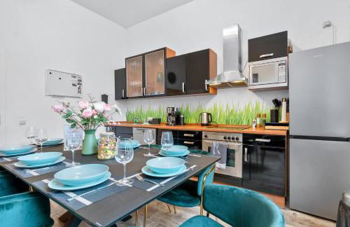 Tolles Design, hochwertig, Vollausstattung, 3 Zimmer, großes Bad & Gäste-WC, große Küche, 3 x Smart TV, 11 min zum Hbf Duisburg - Photo 22