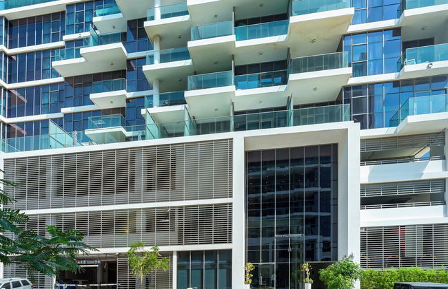 Luxury StayCation - Studio in Damac Hills with Balcony and Golf Views - Foto 30