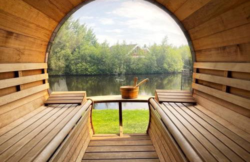 Ferienhaus Deluxe, direkt am See, mit hauseigener Panorama Außensauna, zwei Badezimmern, Tretboot, Kamin, in direkter nähe zum Kinderspieleparadies sowie Reit- und Ponyhof, 1 bis 8 Personen - Photo 12