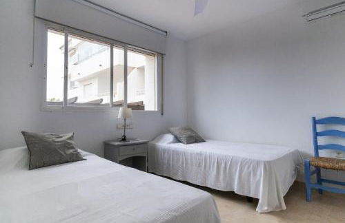 Modern apartment with pool on the beachfront in Marbella by SharingCo - Photo 15