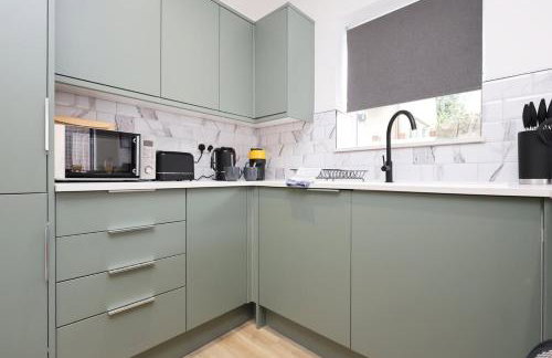 Chic 2 Bed Flat near Central Cardiff - Photo 11