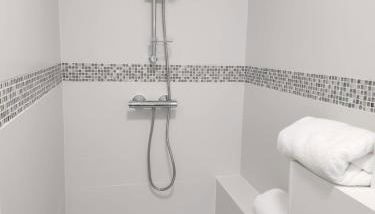 Au fil de l'eau - Meublé Tourisme 3 étoiles, Balcon, Spacieux, Confort, Calme - Foto 5, towels, Shower