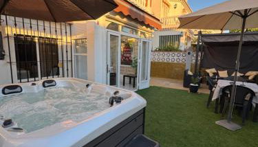 Villa Luis Cernuda - Casa 202 - Vistas - Jacuzzi - Piscina - tenis - Photo 1, Garden