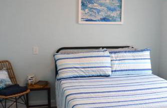 2BR Cozy Cottage Private Dock - Photo 13