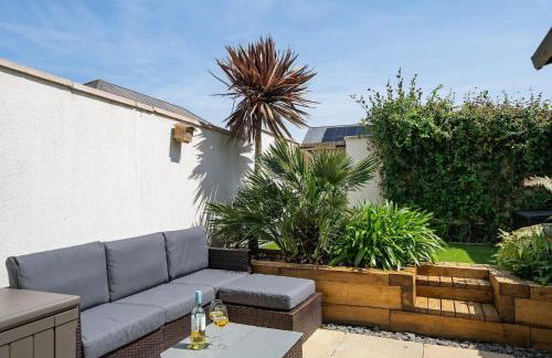 Stylish Home with Private Parking & Garden - Foto 17