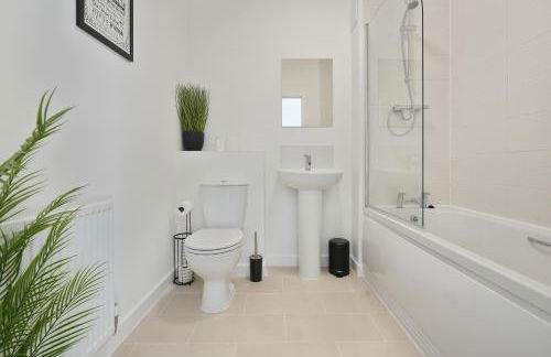 Mersey Way, Spacious 3 Bed Home, Close to Sheffield City Centre & FREE Driveway Parking - Perfect for Workers, Groups & Families - Hosted by Stay Host Save - Foto 34