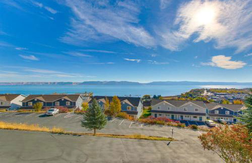 Spacious Garden City Townhome with Lake Views! - Photo 26