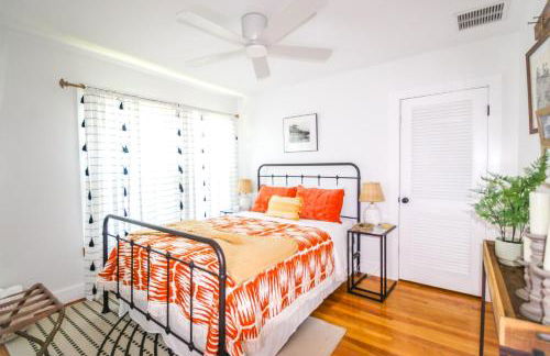 Luxurious Bohemian Bungalow in Lincolnville - Mins from Downtown! - Photo 15