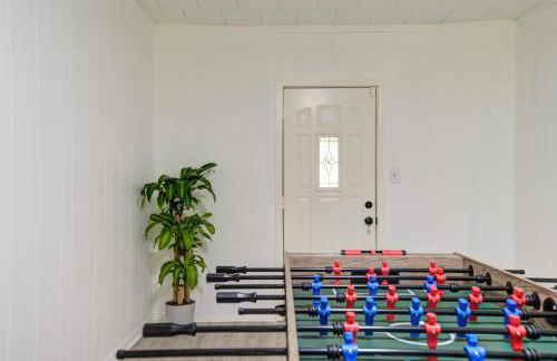 Spacious 5 Bed Home with Massage Chair and Futsball Table - Foto 22