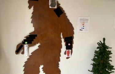 Peak-a-Blue Cabin - Watch Movies from Hot Tub, Mountain View, Bigfoot Bunker Game Room, Fire Pit, Oversized Deck, Screened-in Porch - Foto 39