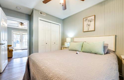 Lake Views and Community Perks Cape Fair Apartment! - Foto 19