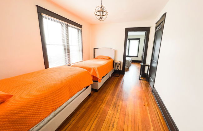 The Pub with Private Yard & Parking, Near the Falls & Casino by Niagara Hospitality - Foto 13