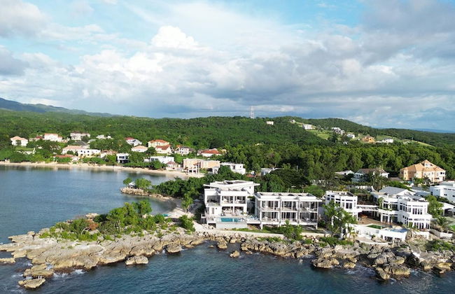 Santosha Whitehouse JM - 10 Bedroom Villa w Private Beach - Photo 57