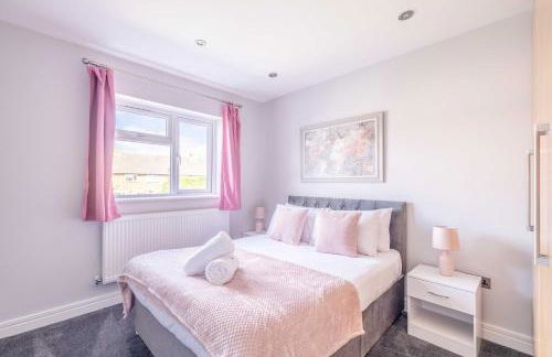Spacious 4 Bed - Near Uxbridge, Heathrow & PARKING - By Tempstay - Foto 6