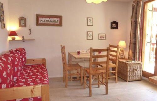 Charmant appart rénové 4 pers, balcon sud, plein centre, proche ski et piscine! - FR-1-342-187 - Photo 1