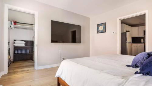 Walkable Allentown Downtown Gem with King Bed - Photo 4