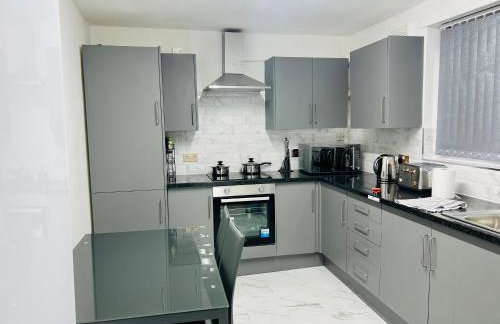 Beautiful and Homely 3 Bed House With FREE Parking So Close To Man City and City Centre - Foto 40
