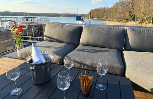 TraumZeitBoot Helmut - exklusiver Festlieger in perfekter Lage am Scharmützelsee Bad Saarow - Foto 1