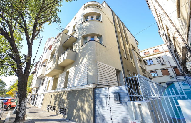 Parliament & River View Apartments - Photo 1