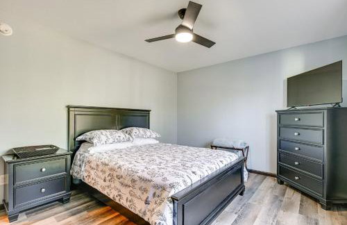 Golf, Hike and Boat Home with Fire Pit in Friendship - Foto 10