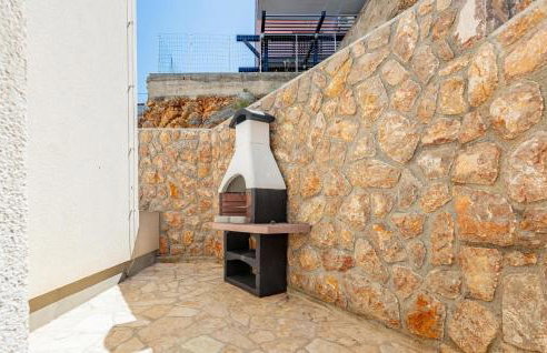 Gorgeous Apartment In Prizna With Wifi - Photo 15