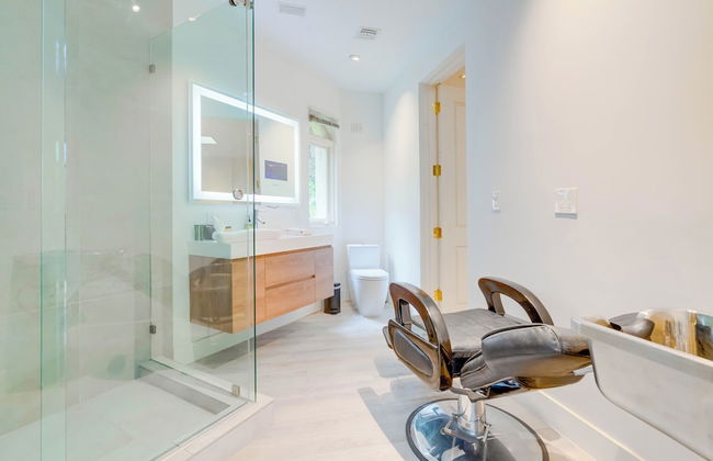 Carolwood - Modern Tuscan Villa With Rolling Lawns and Loggia in Holmby Hills - Photo 43