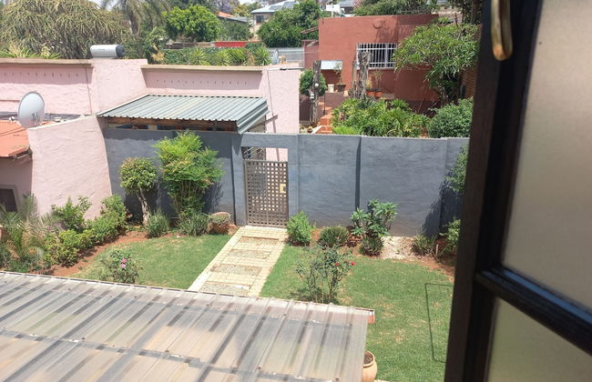 Jakes's Place Modern Comfortable & Sunny 3-bedroom House in Kensington - Photo 41