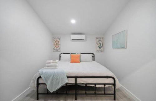 Gorgeous Home with Huge Private Pool and Game Room - Foto 52