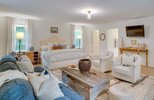 Idyllic Cave Spring Studio with Patio and Fire Pit! - Foto 8