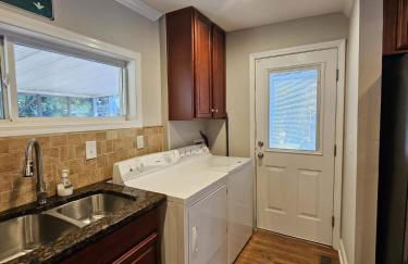 Gorgeous 3BR Home with Backyard - Foto 10