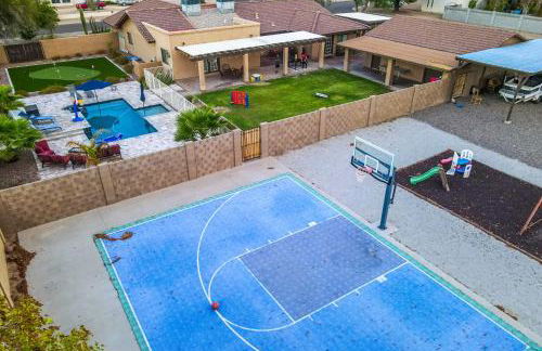 Group Getaway with Pool and Putting Green in Glendale - Foto 42