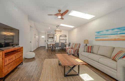 Dog Friendly Home wPrivate Fenced Yard, Garage & Fire Pit STEPS to the Beach! - Foto 11