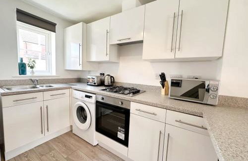 Chestnut House by Blue Skies Stays - Photo 3