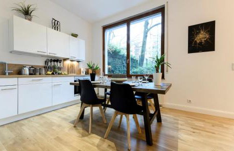 90sqm 2BR Design Gem - outdoor terrace - Photo 3