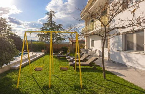 3 Bedroom Lovely Apartment In Sibenik - Photo 15