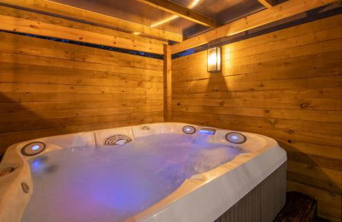Private Hot Tub - Garden Terrace - Free Parking - Zen & Bubbles - Foto 1