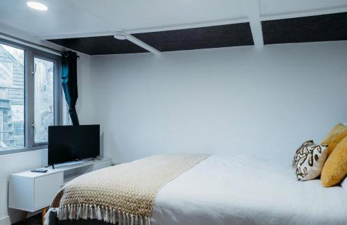 Heron's Perch- A pond-side retreat with cinema room - Photo 65