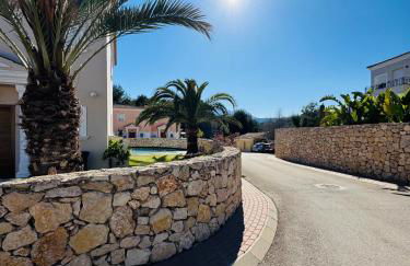 Calpe Casa adosada entorno playa y montaña tranquilidad relax jacuzzi piscina wifi aire jardin barbacoa y parking - Foto 10