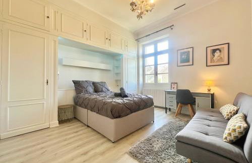 Bourgeois House - 16 personnes, Piscine, 6 chambres, 8 lits, 4 SDB, Centre-ville, CLIM - Foto 10