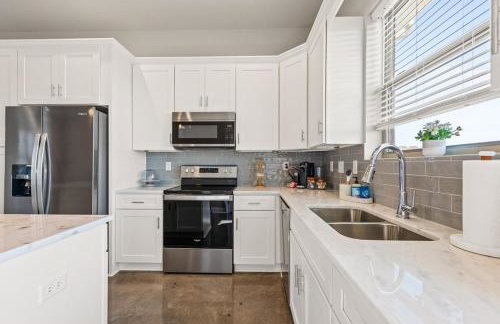 NEW-Upscale-EnSuites-King Bds-Fast WiFi-Quiet Area - Foto 36