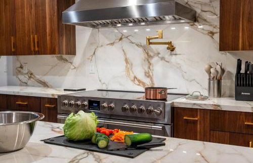 Phenomenal King, Air, Rooftop Deck, Walk to Beach - Foto 45