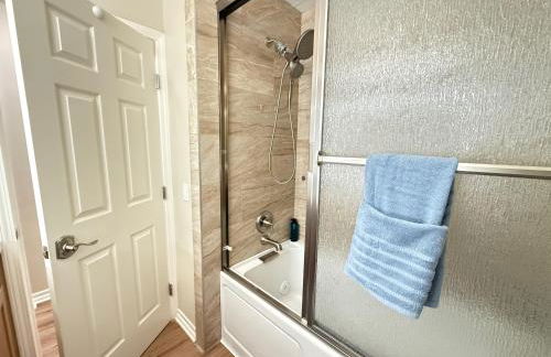 Oceanfront 1 BR Oasis w Parking & Pool 417 - Foto 32