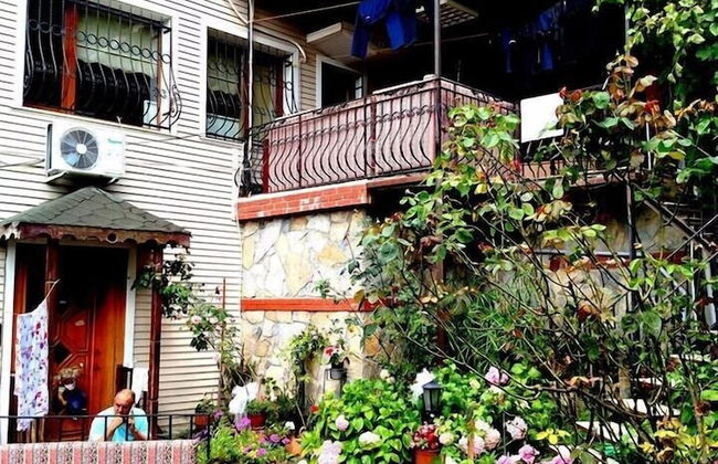 Cemed House - Photo 1