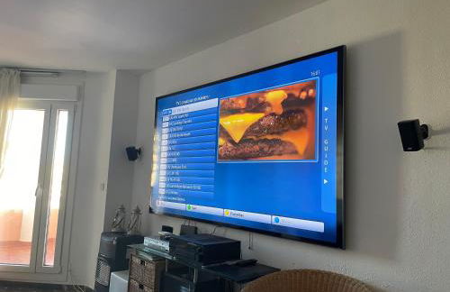 Penthouse with Private Roof terrace and jacuzzi - Photo 2