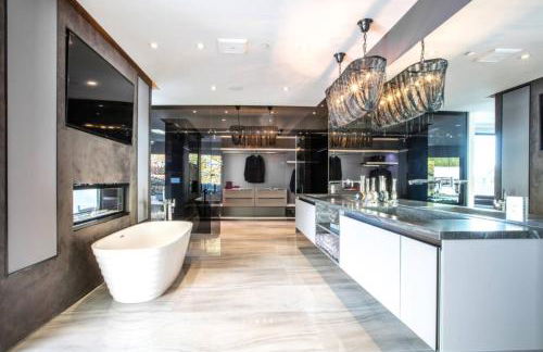 Beverly Hills Luxurious 4BR Villa with Pool and Views - Foto 36