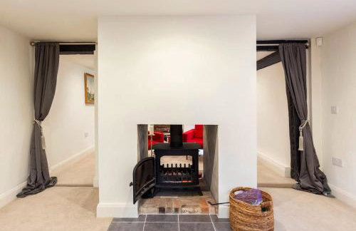 Dorney Windsor Legoland 5 Star Stay for upto 14 guests - Photo 30