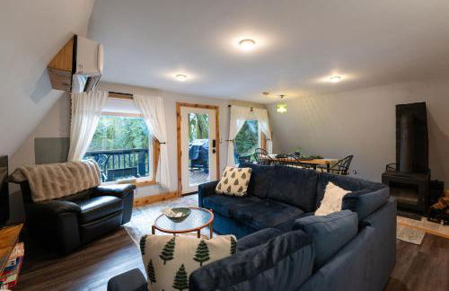 Secluded Forest Cabin with Hot Tub and Private Waterfall - Foto 14